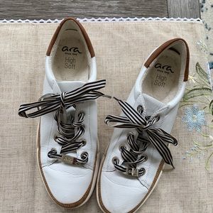 ara Ladies Tennis Shoes, Designed in Germany, Leather, size 9. Excellent cond